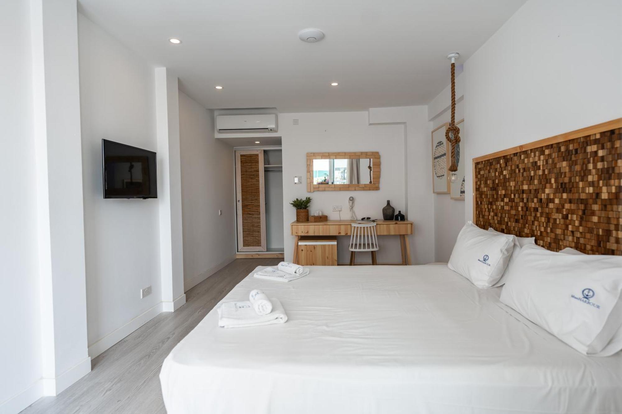 Blue Harbour Boutique Aparthotel Айя Напа Екстериор снимка