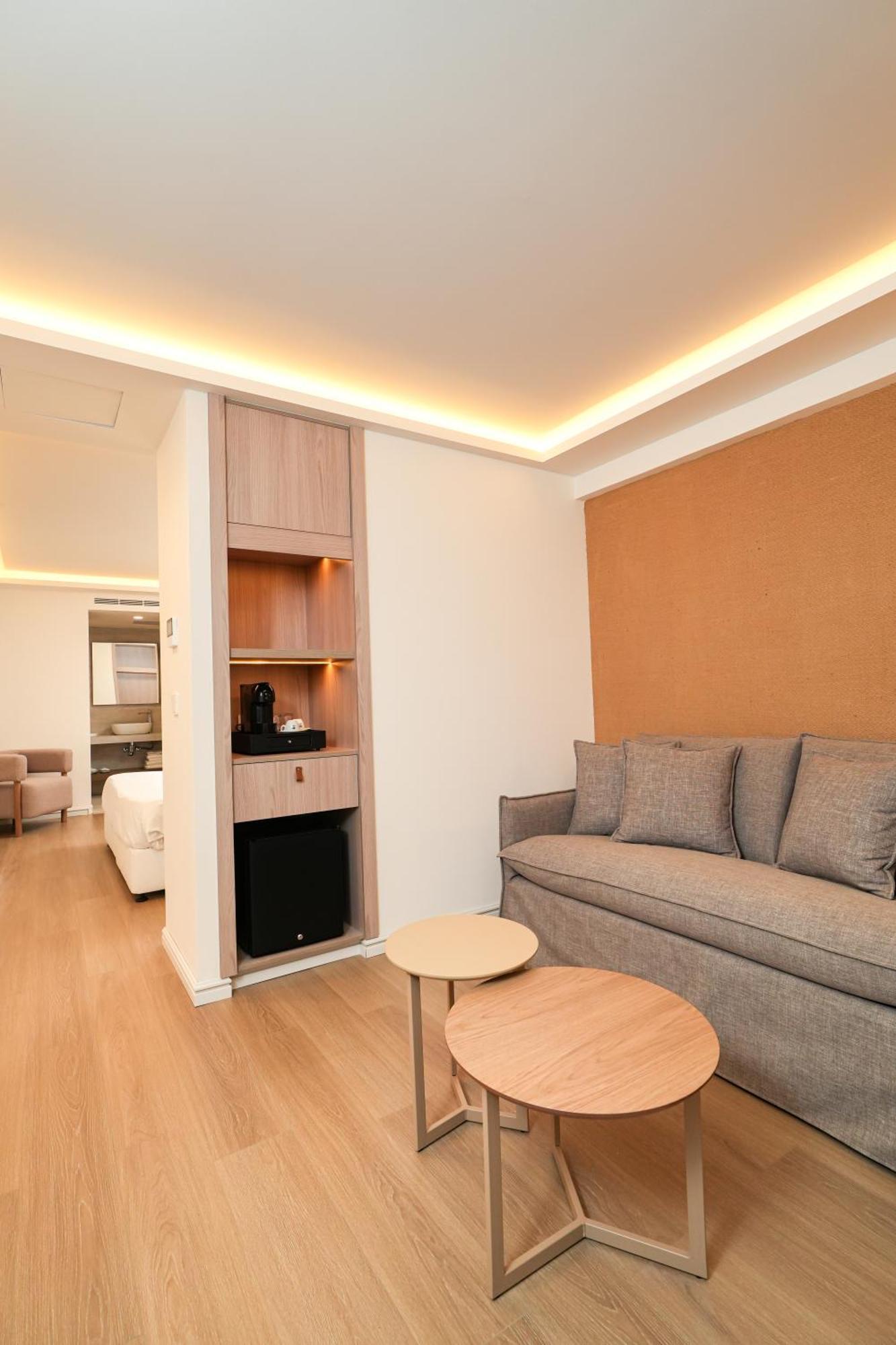 Blue Harbour Boutique Aparthotel Айя Напа Екстериор снимка
